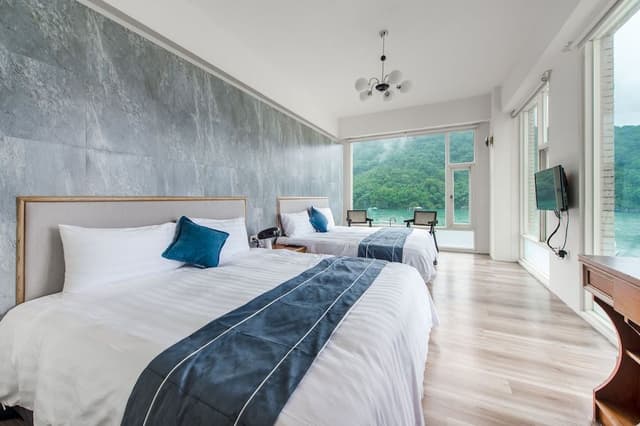 Deluxe Quadruple Room, Lake View