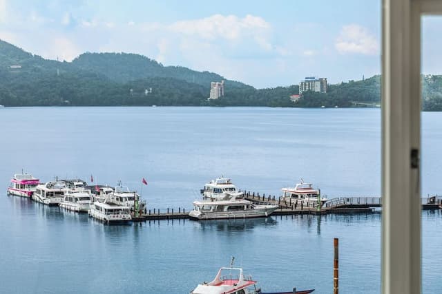 Deluxe Quadruple Room, Lake View
