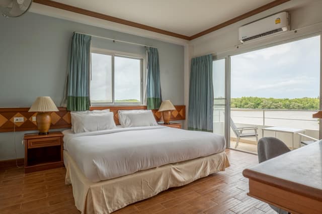 Panoramic Oceanfront Room