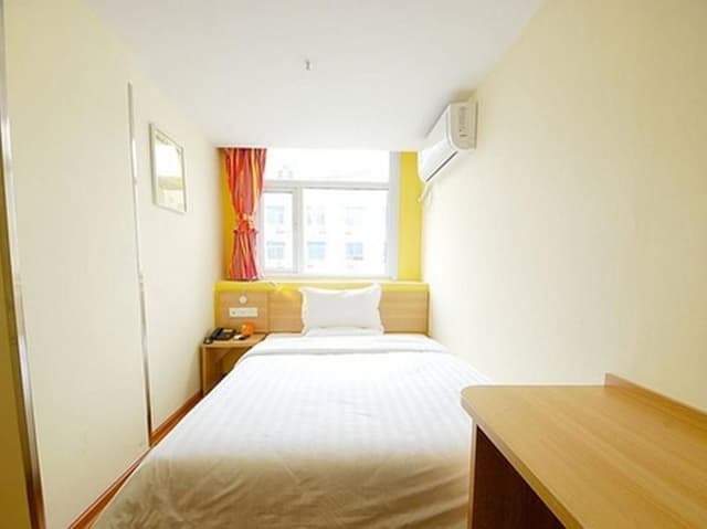 Business Queen Room