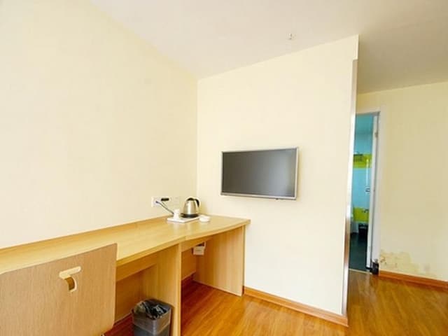 Business Queen Room