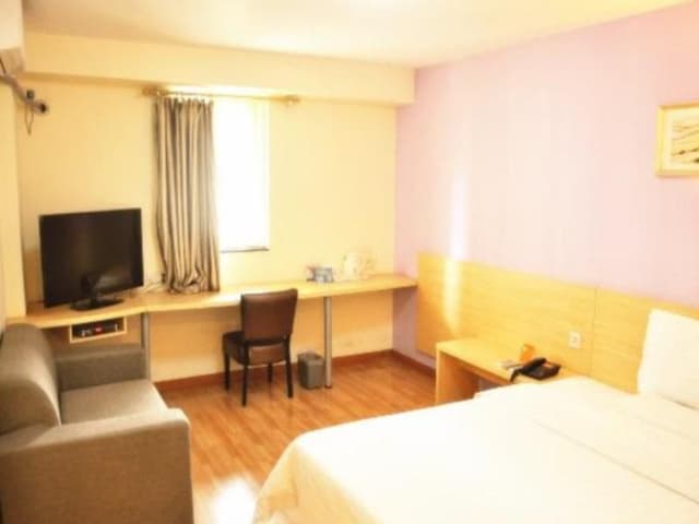 Business Queen Room