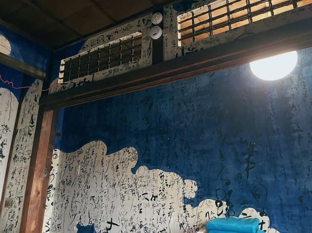 Twin Room with Shared Bathroom (Moon)