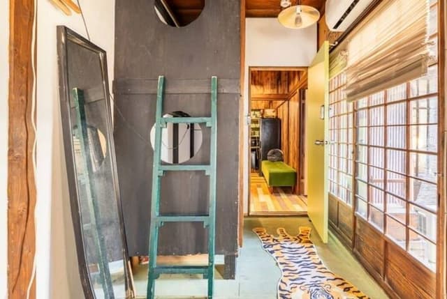 Twin Room with Shared Bathroom (Tigers)