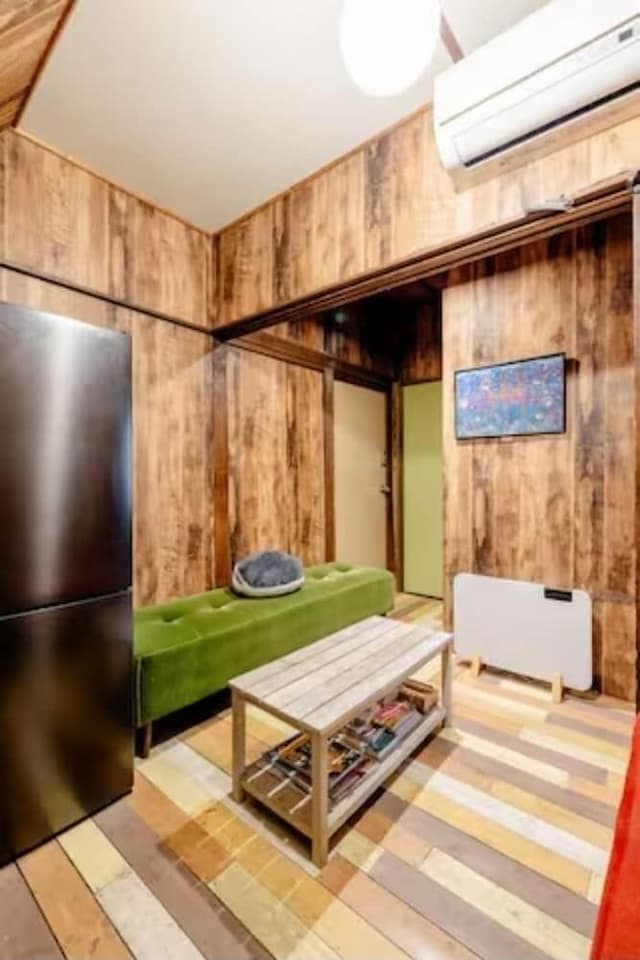 Basic Double or Twin Room, Shared Bathroom