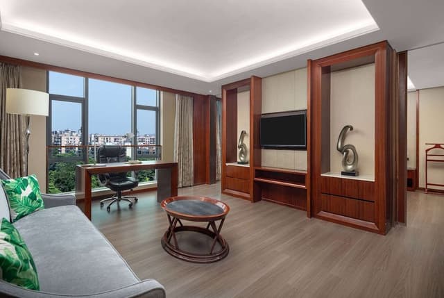 Deluxe Suite