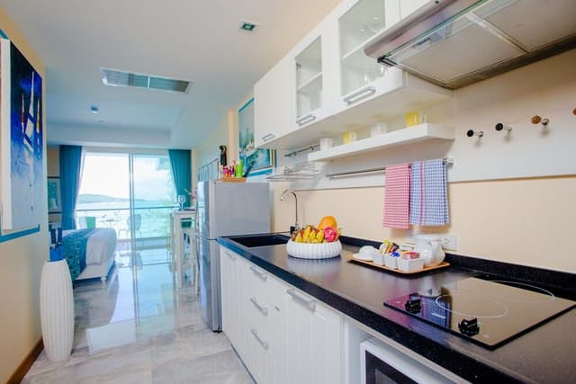 Oceanfront Studio with Shower