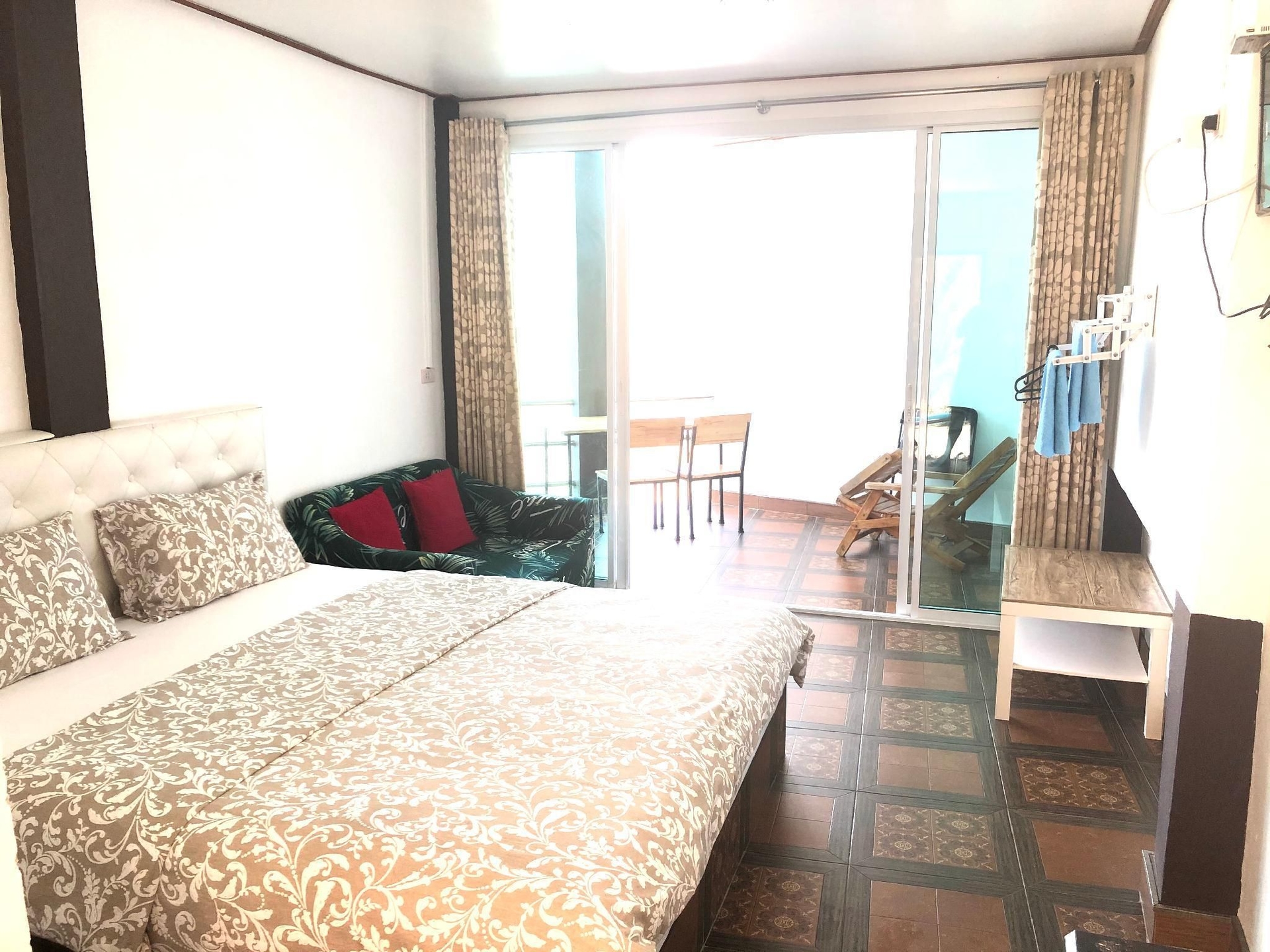 เยลโลว์เฮาส์ เกาะสีชัง (Yellow House Koh Sichang)1