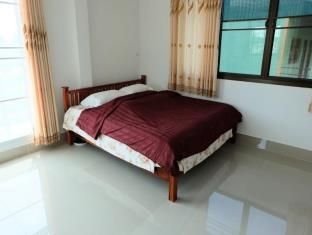 Punyawat Court Apartments1