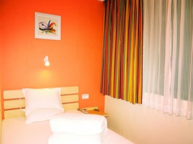 Business Queen Room