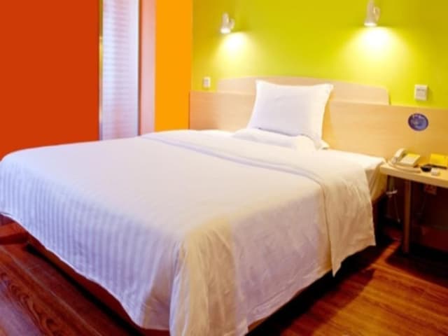 Business Queen Room