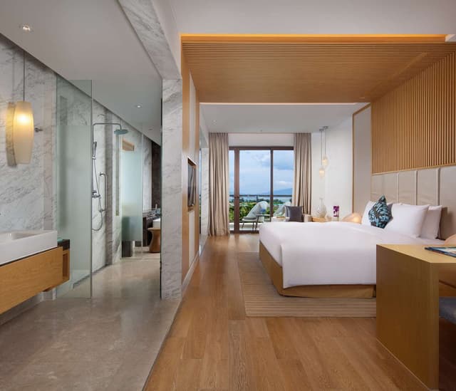 KING PREMIER OCEAN VIEW ROOM