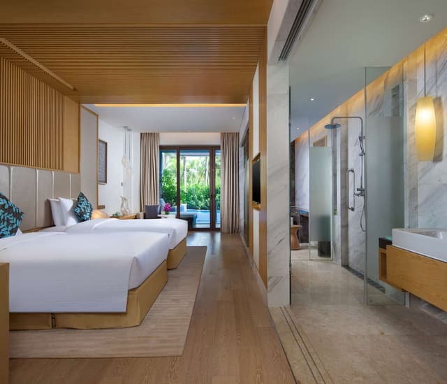 TWIN LAGOON POOL ROOM
