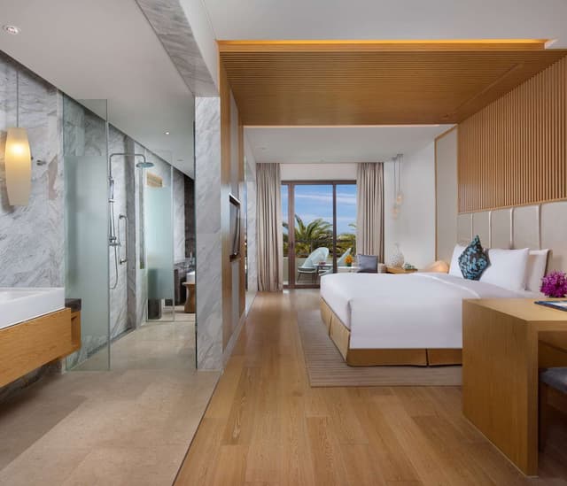 KING DELUXE ROOM