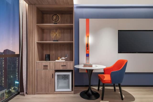 1 King Standard Extra Floor Space