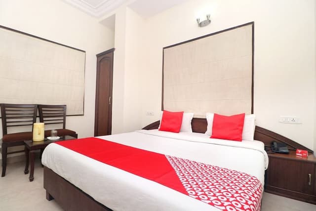 Deluxe Double or Twin Room, 1 King Bed