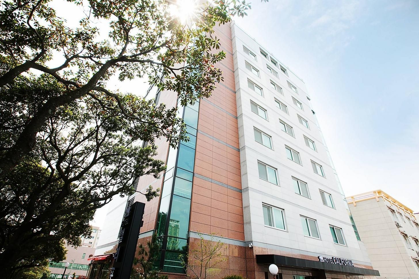 โรงแรมแคลิฟอร์เนีย เชจู (Hotel California Jeju)0