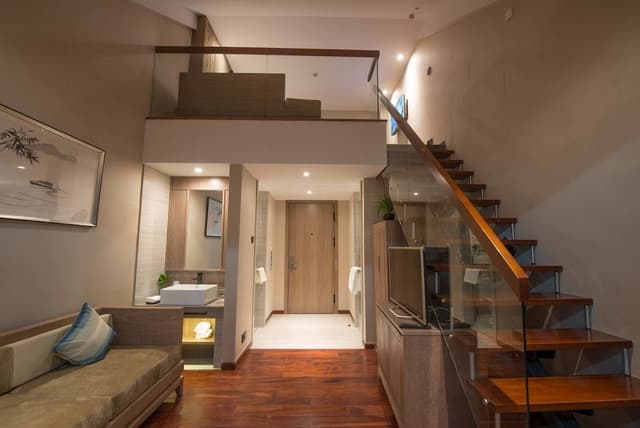 Loft, Hill View