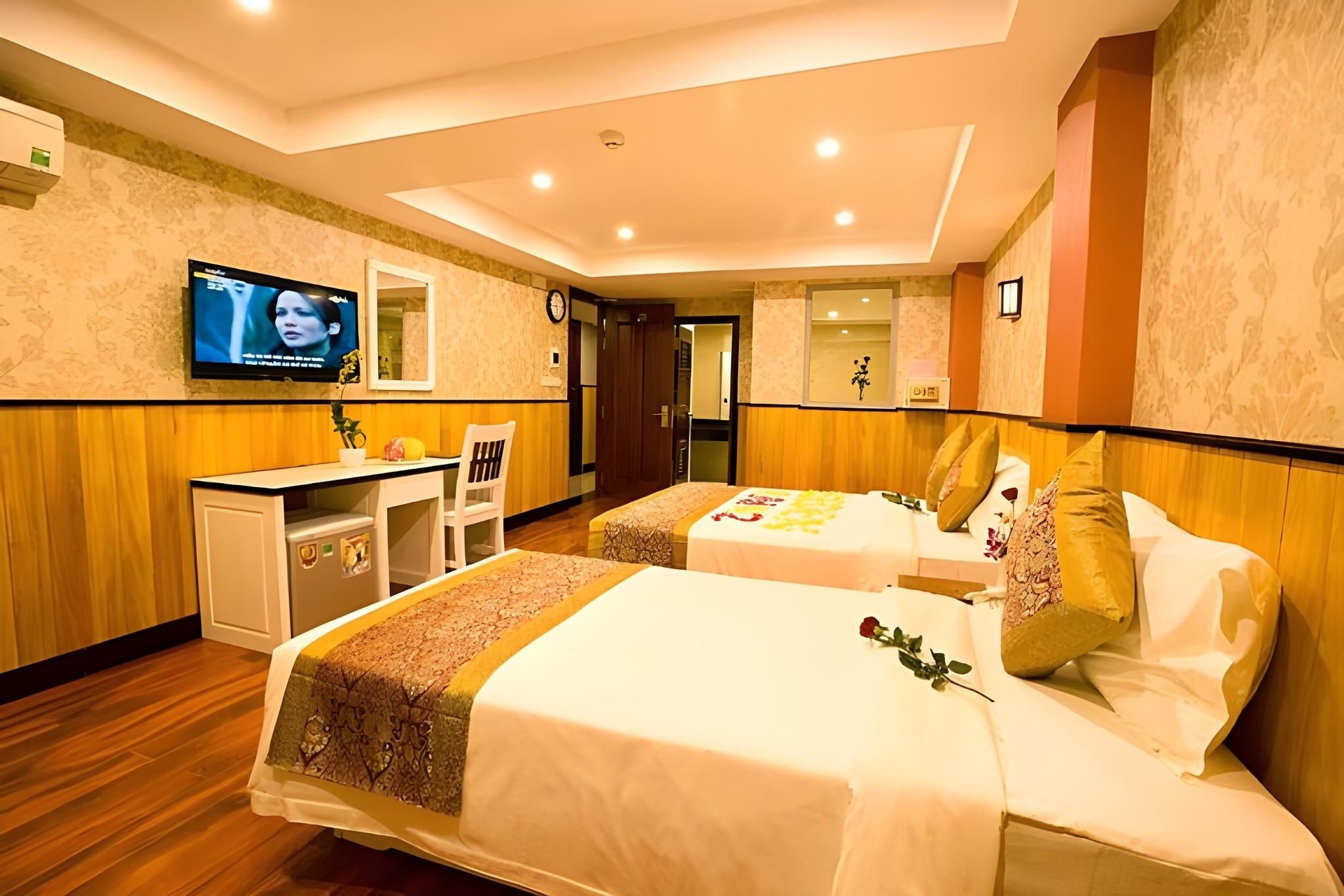 โกลเด้น เรน 2 โฮเต็ล (Golden Rain 2 Hotel)1