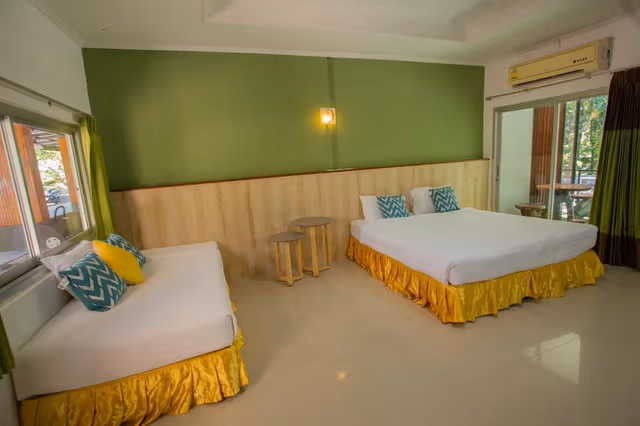 Deluxe Room (Double Bed with Sing Bed)