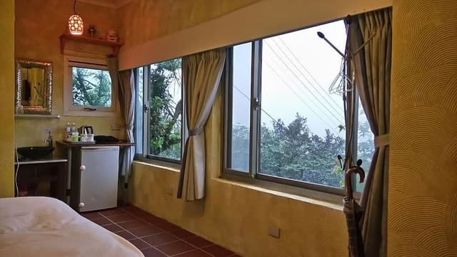 Double Room, 1 King Bed (B)