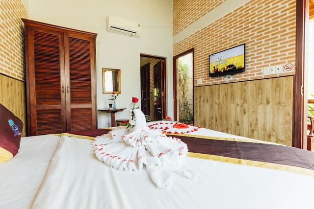 Family Room, 2 Bedrooms