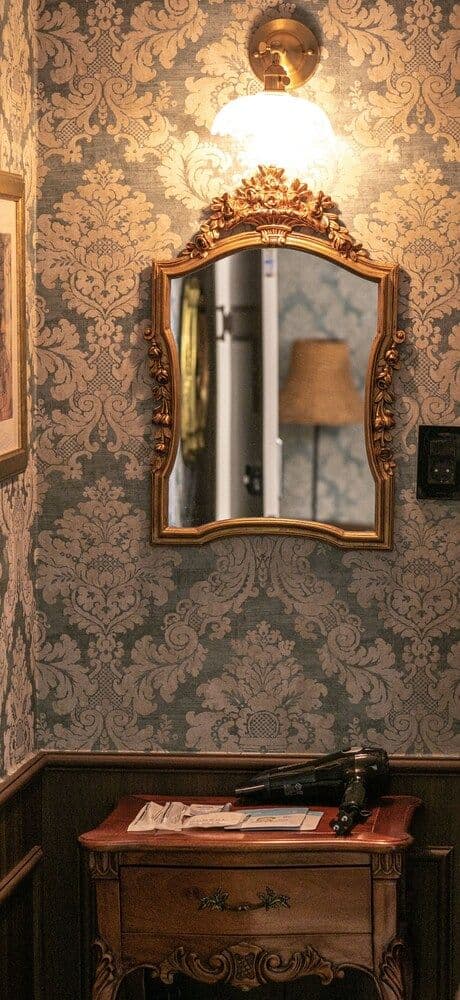 Romantic Double Room, 1 Queen Bed, No Windows