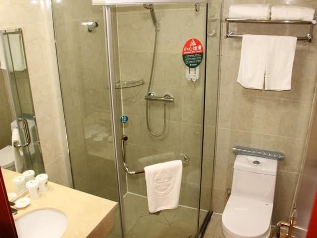 Hotel Queen Room