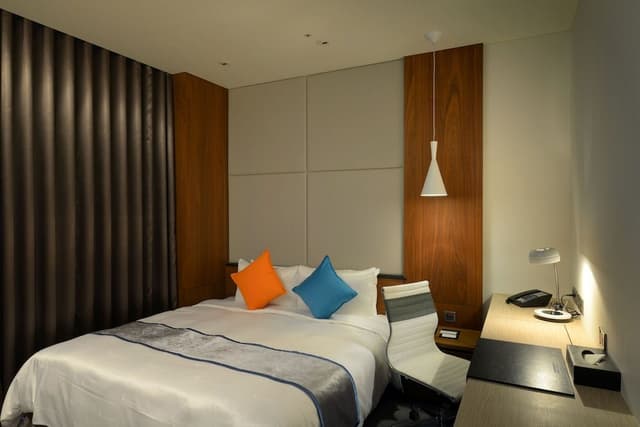 Standard Double Room(No extra bed;Accept 1child each room:0-5Y stay free;6-11Y NTD700at front desk)