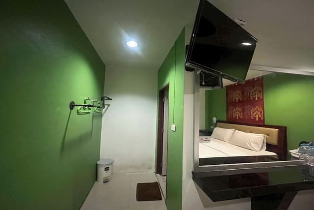 Double Room, No Windows