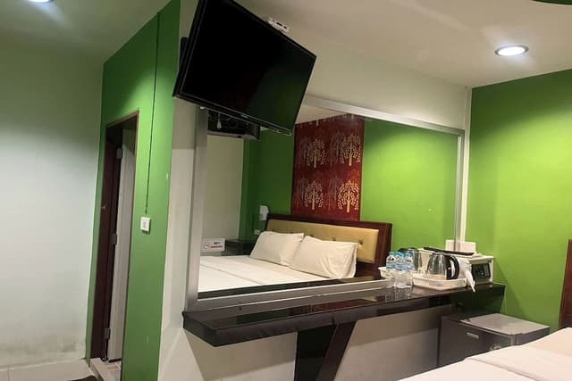 Double Room, No Windows