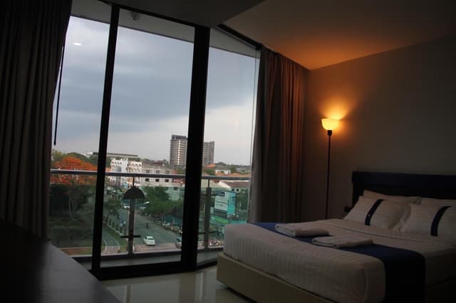 Deluxe King Room