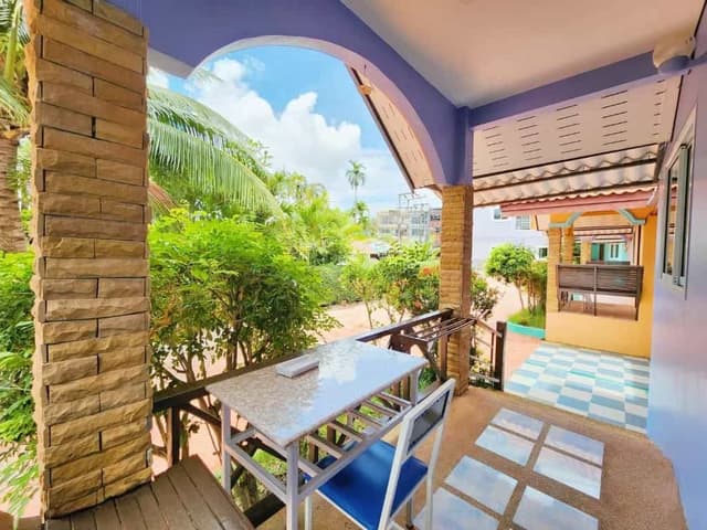 Bungalow with Garden View