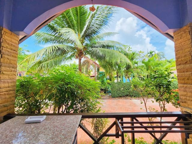 Bungalow with Garden View