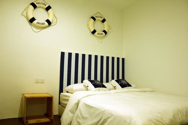 Private Queen Bed With Shared Bathroom