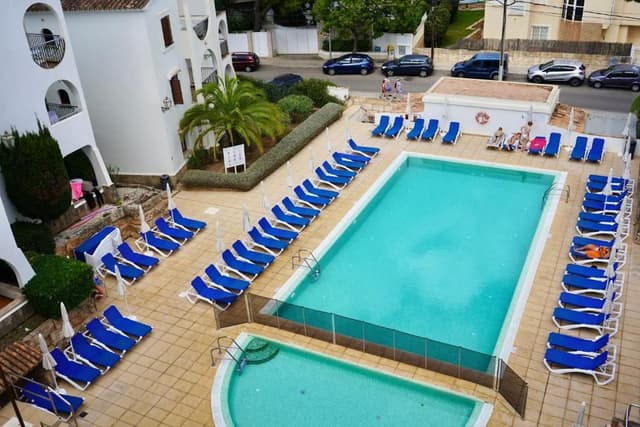 One-Bedroom Apartment with Pool View single