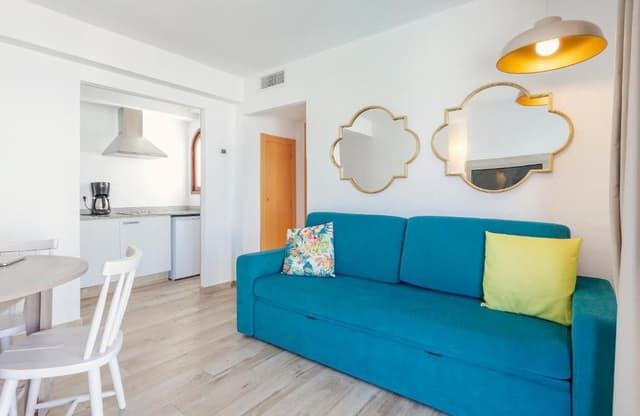 One-Bedroom Apartment single