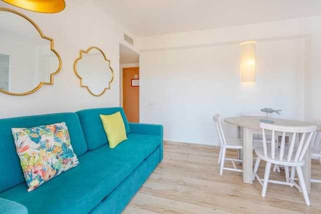 One-Bedroom Apartment single