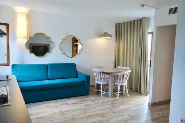 Apartment with Pool View single