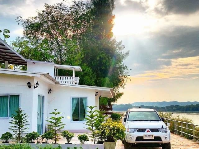Standard Double Room (Poon nguen)