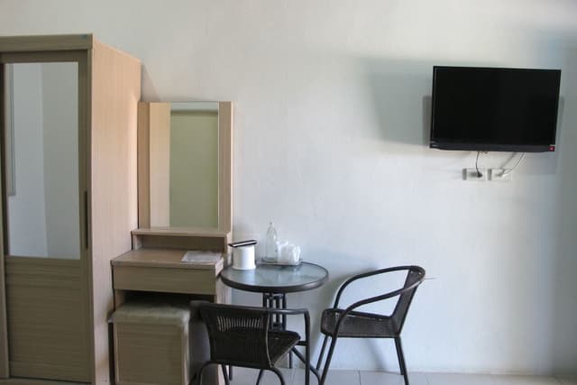 Economy Room