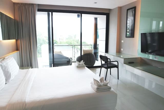 Deluxe Side Sea View