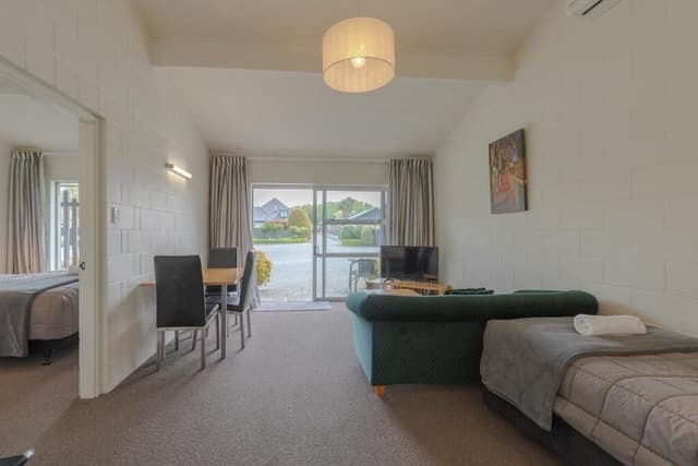 One Bedroom (Sleeps 3)