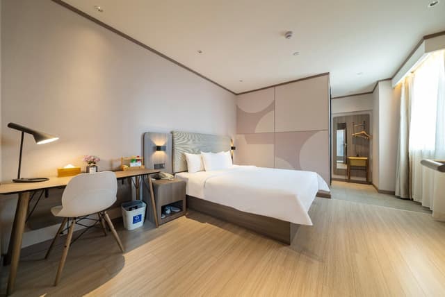 Huazhu - Destress Superior Bed Room