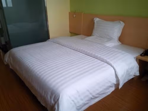 Business Queen Room