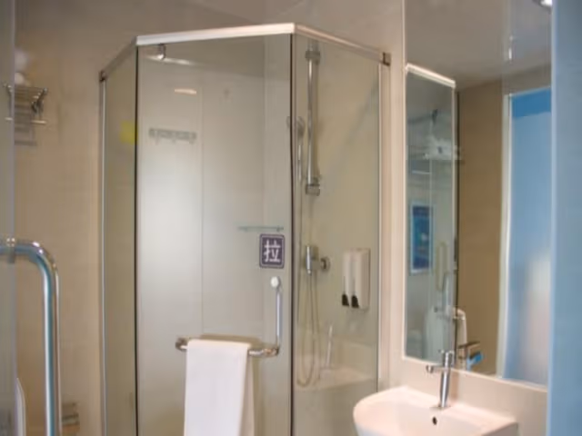 Business Queen Room