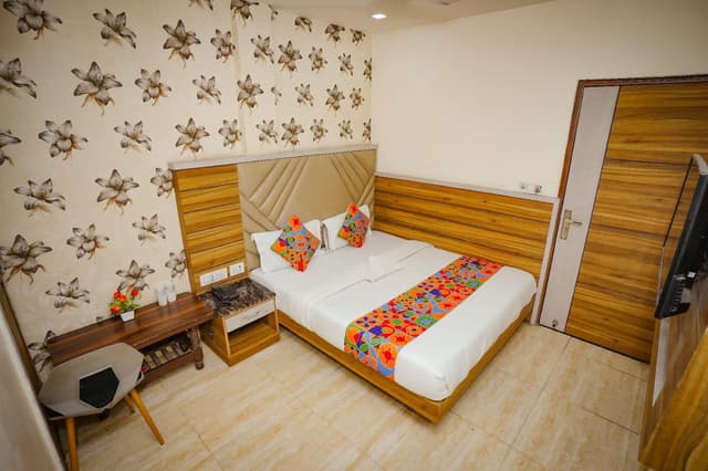 Deluxe Room with 1 King bed