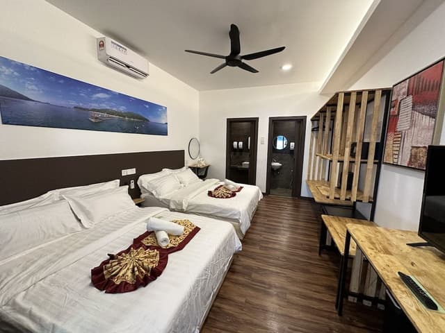 Deluxe Family Room
