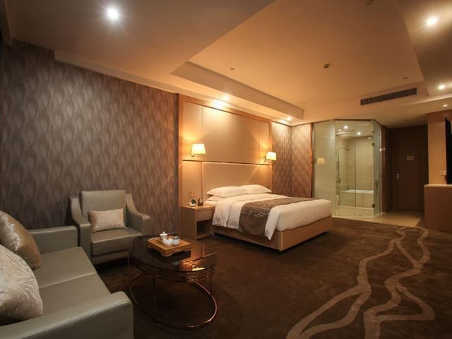 Round Bed Room