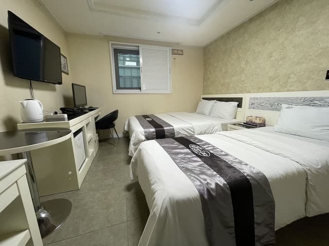 Standard Triple Room, Kitchen, Parking, Non Smoking, City View